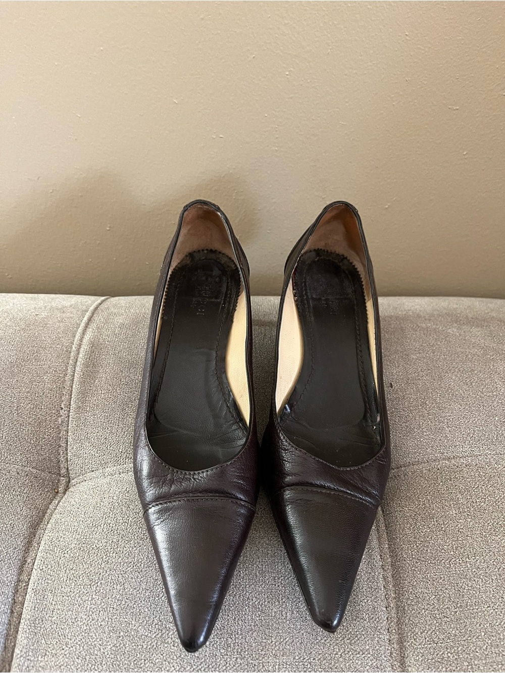 Gucci Women's Pointed Toe kitten heel in Dark Brown